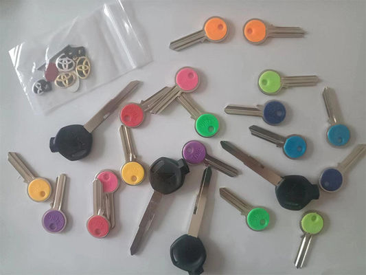 Chiave di porta in metallo magnetico in lega di titanio a colori multipli per forniture