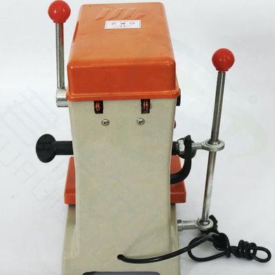 Macchina per copiare e tagliare chiavi per la fabbricazione di chiavi duplicate