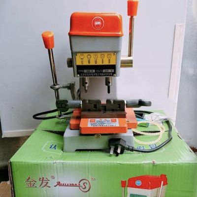 13.5kg Verticale Taglio chiavi Duplicato macchina per auto e chiavi di casa 120W Potenza del motore