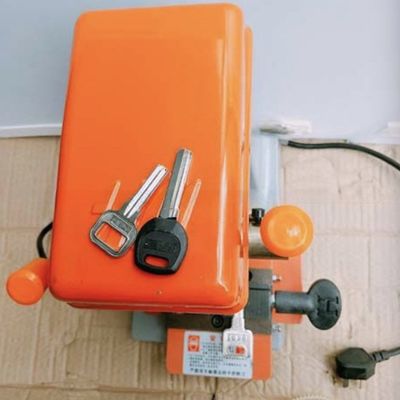 13.5kg Verticale Taglio chiavi Duplicato macchina per auto e chiavi di casa 120W Potenza del motore