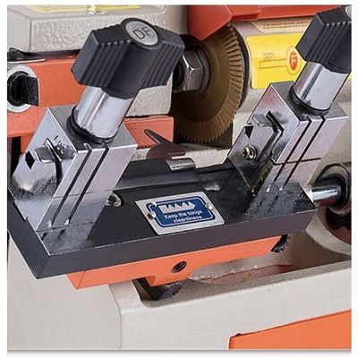 100E1 macchina per la duplicazione delle chiavi d'auto con taglio automatico delle chiavi e potenza del motore di 120W