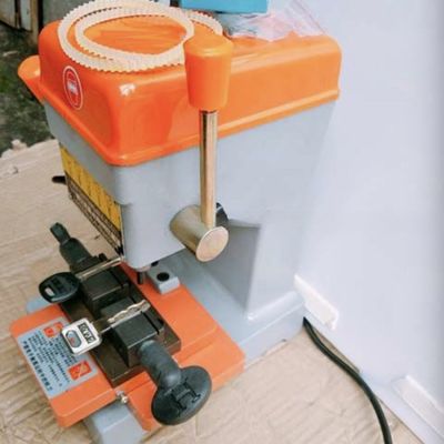 180W Potenza del motore 368A Verticale macchina di taglio chiave Duplicato fabbricante di chiavi Serramenti