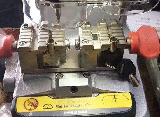 Xhorse Dolphin XP-007 Vertical Laser Flat Keys Cutting Machine con tensione nominale 24V