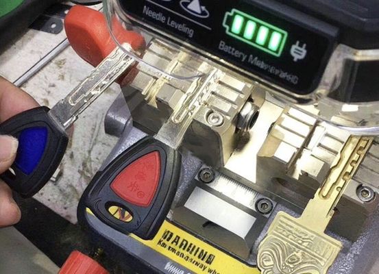Xhorse Dolphin XP-007 Vertical Laser Flat Keys Cutting Machine con tensione nominale 24V
